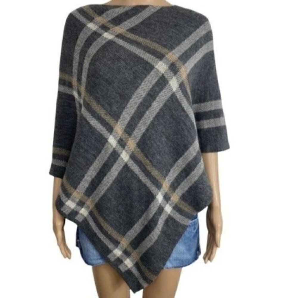 Nardi & Tagliaferri made in Italy poncho shrug 26” X 23”